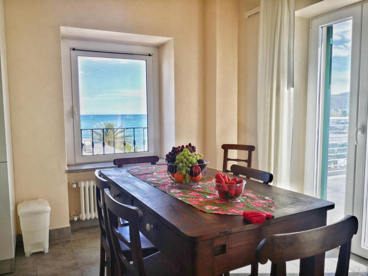 Appartamento Deluxe Con Terrazza Sul Mare Savone Extérieur photo